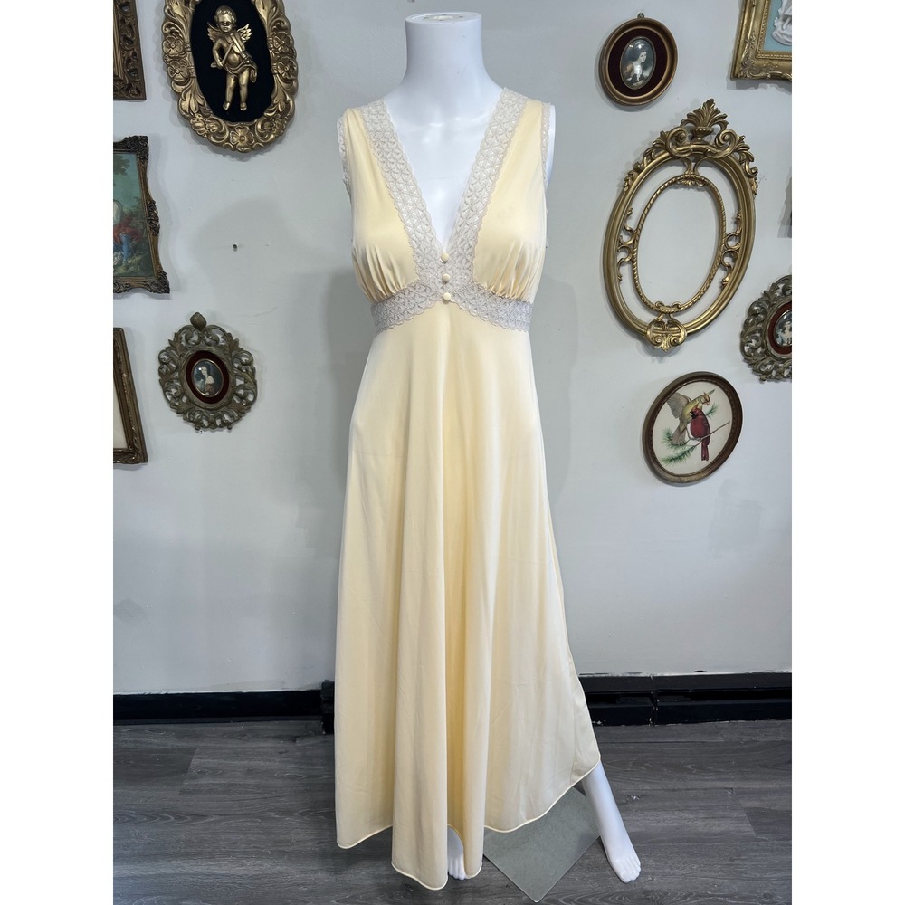 Vintage Vanity Fair Pale Yellow Lace Nylon Maxi Nightgown Slip Dress Size 34